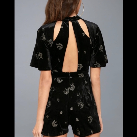 NWT Lost + Wander Genevieve Black Velvet Embroidered Romper Size XS - Picture 4 of 14